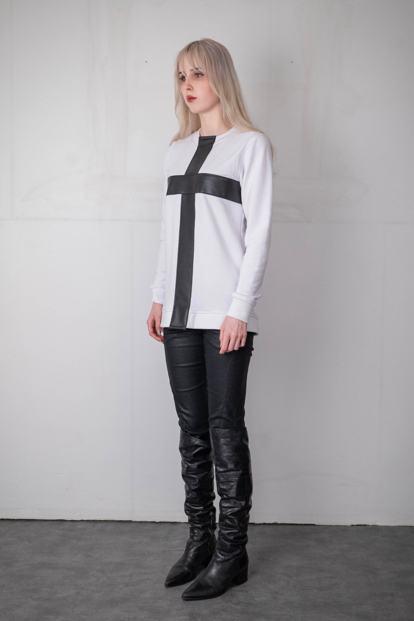 WHITE LEATHER CROSS SWEATER