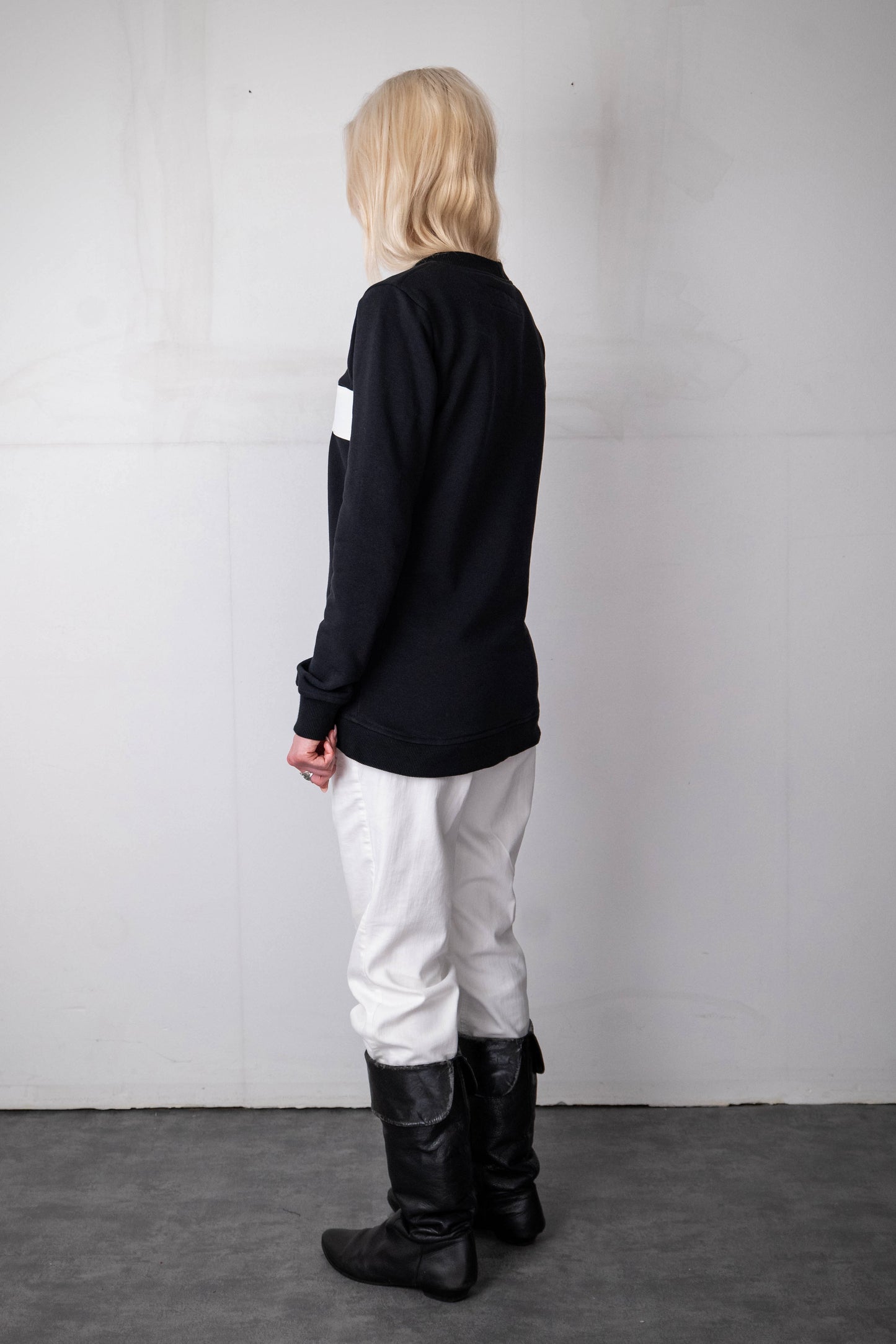 BLACK LEATHER CROSS SWEATER