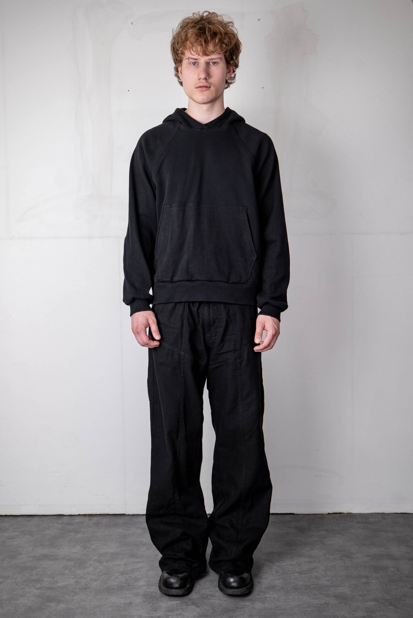 BLACK RAGLAN RIBBING HOODIE