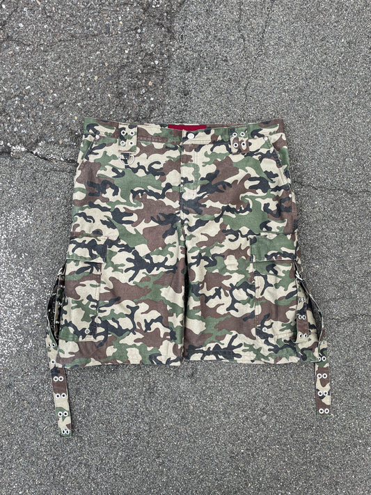 CAMO STRAP CARGO SHORTS