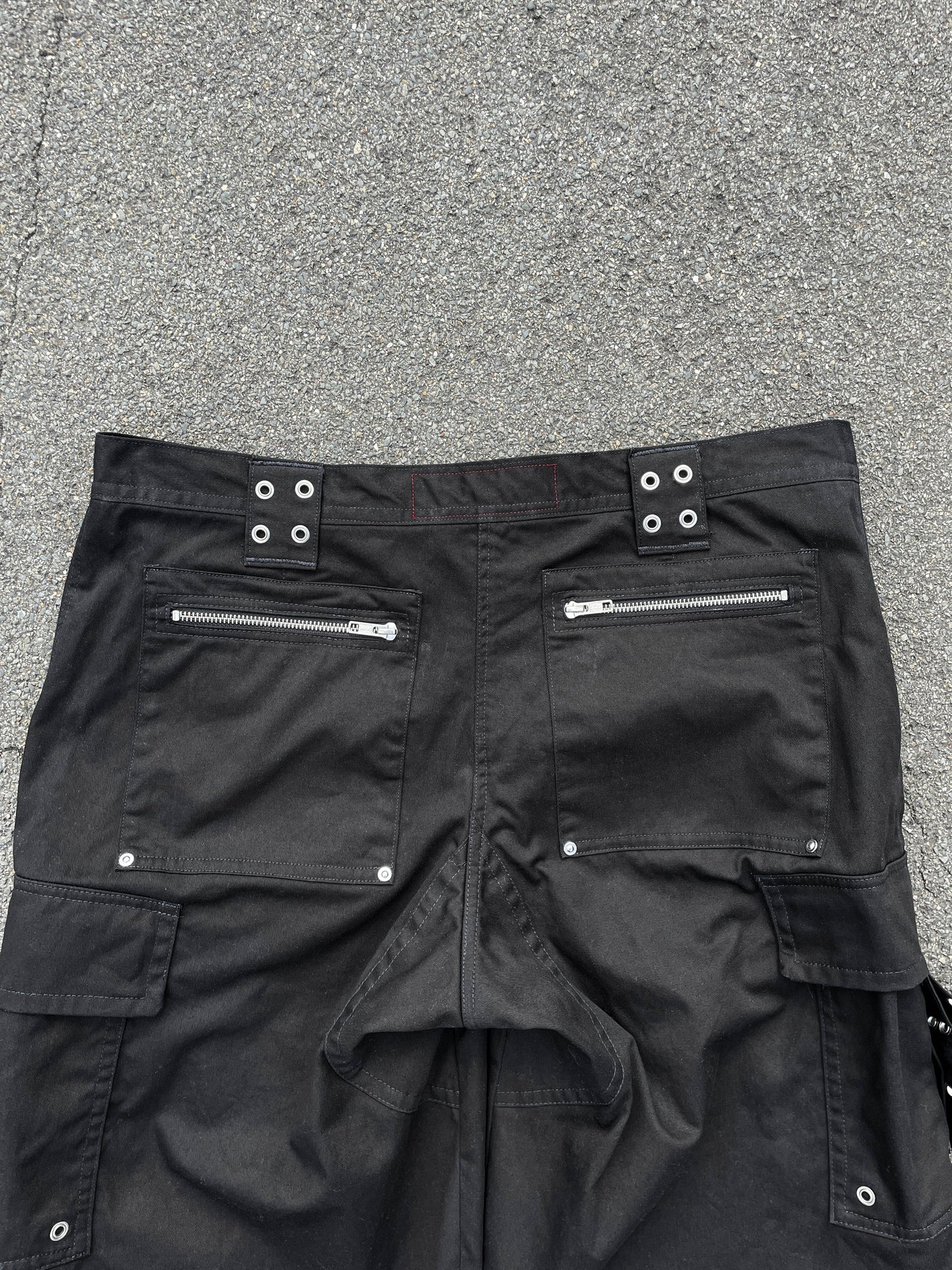 BLACK STRAP CARGO SHORTS