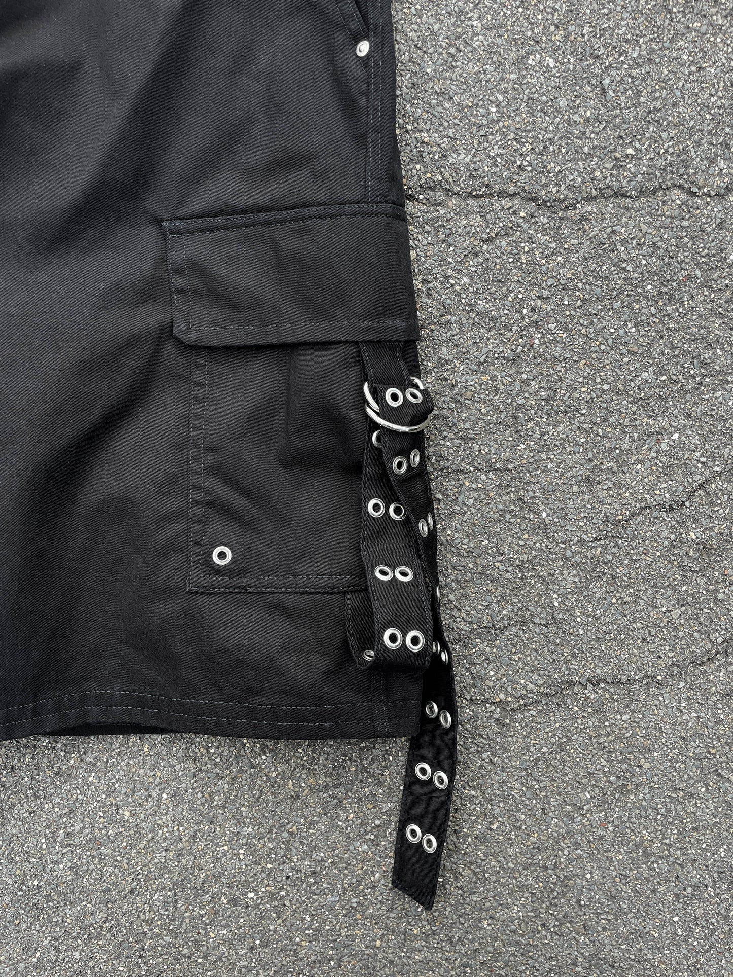 BLACK STRAP CARGO SHORTS